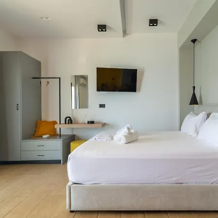Luxury Seaside Apartment
