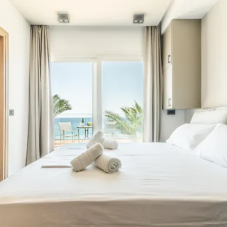 Luxury Seaside Apartment *